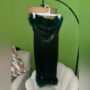 Gorgeous emerald green sequin strapless dress! ✨